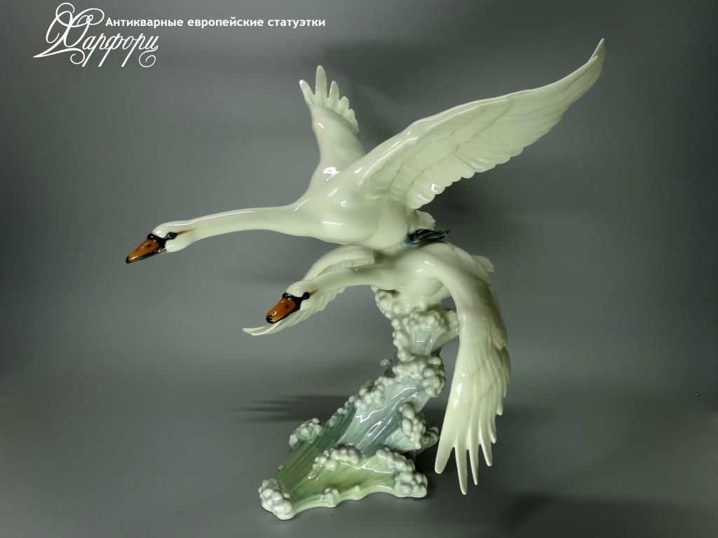 Купить фарфоровые статуэтки Hutschenreuther, Летящие лебеди, Германия